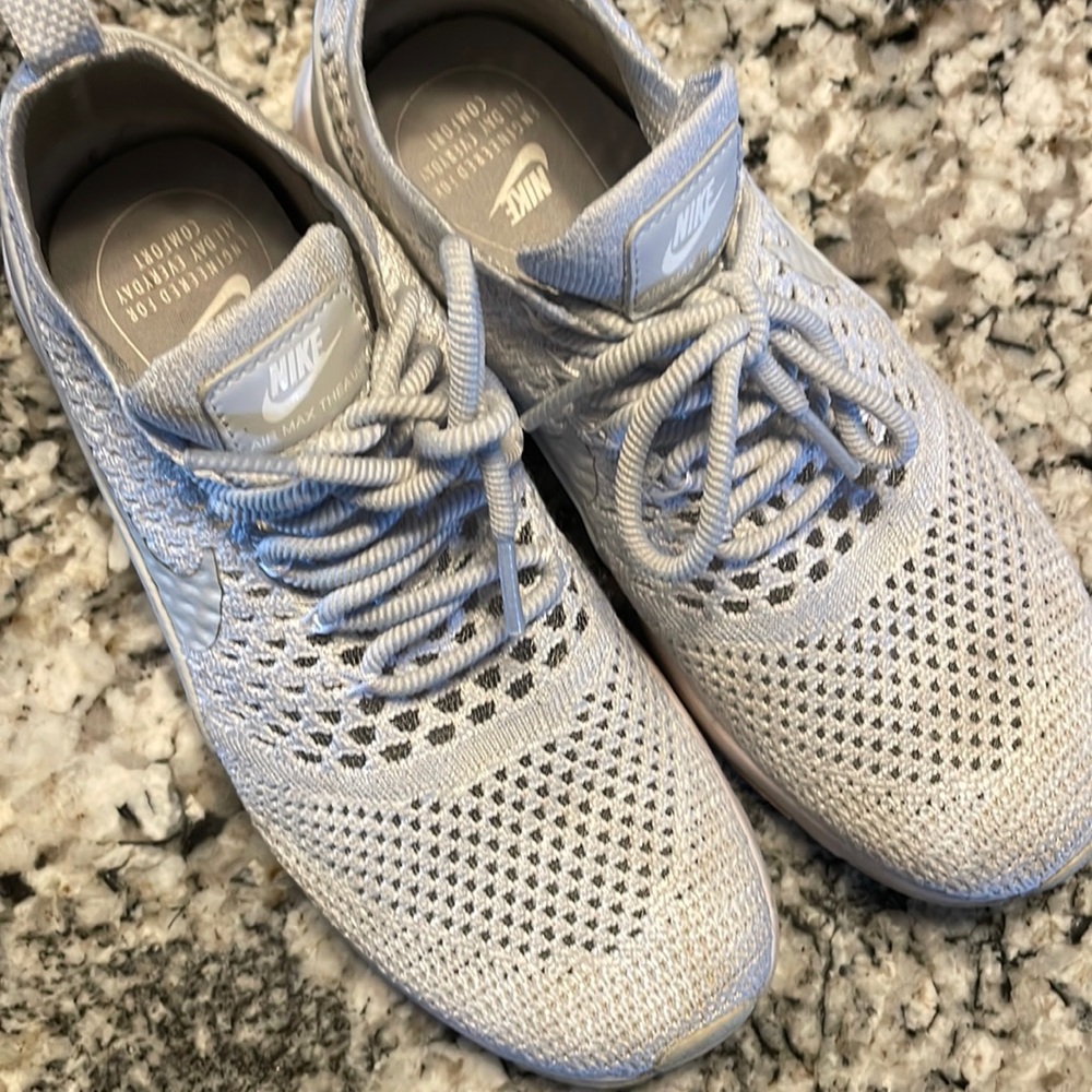 Nike Air Max Thea fly knit women’s 7.5